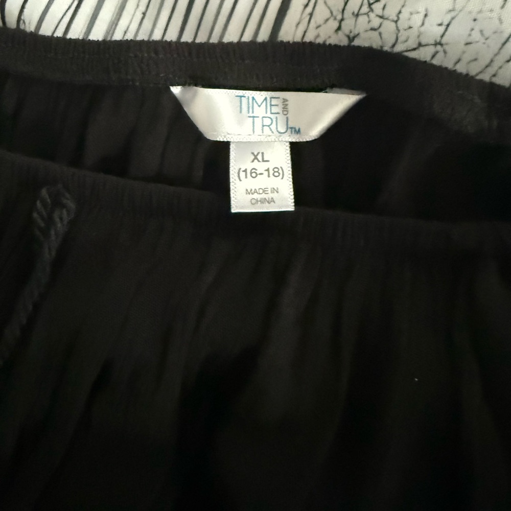 Time and Tru Classic Black off the shoulders - Picture 2 of 2